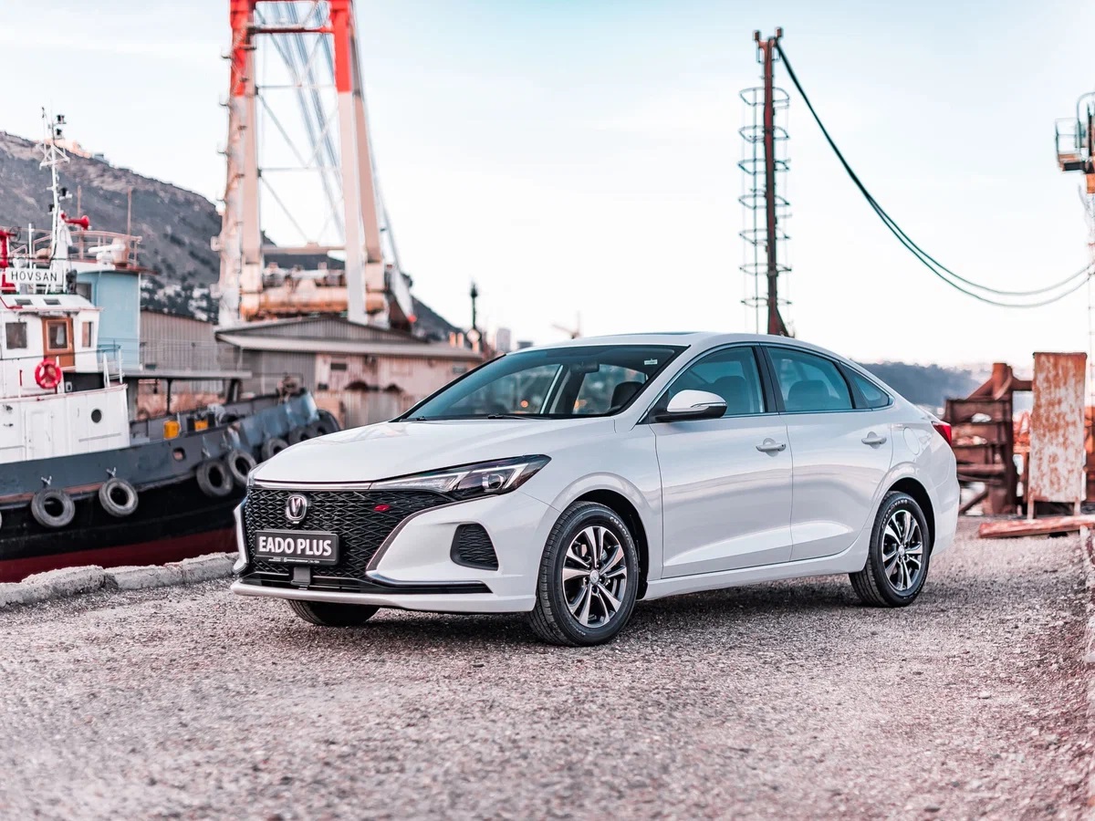 Интерьер/салон нового автомобиля Changan Eado Plus