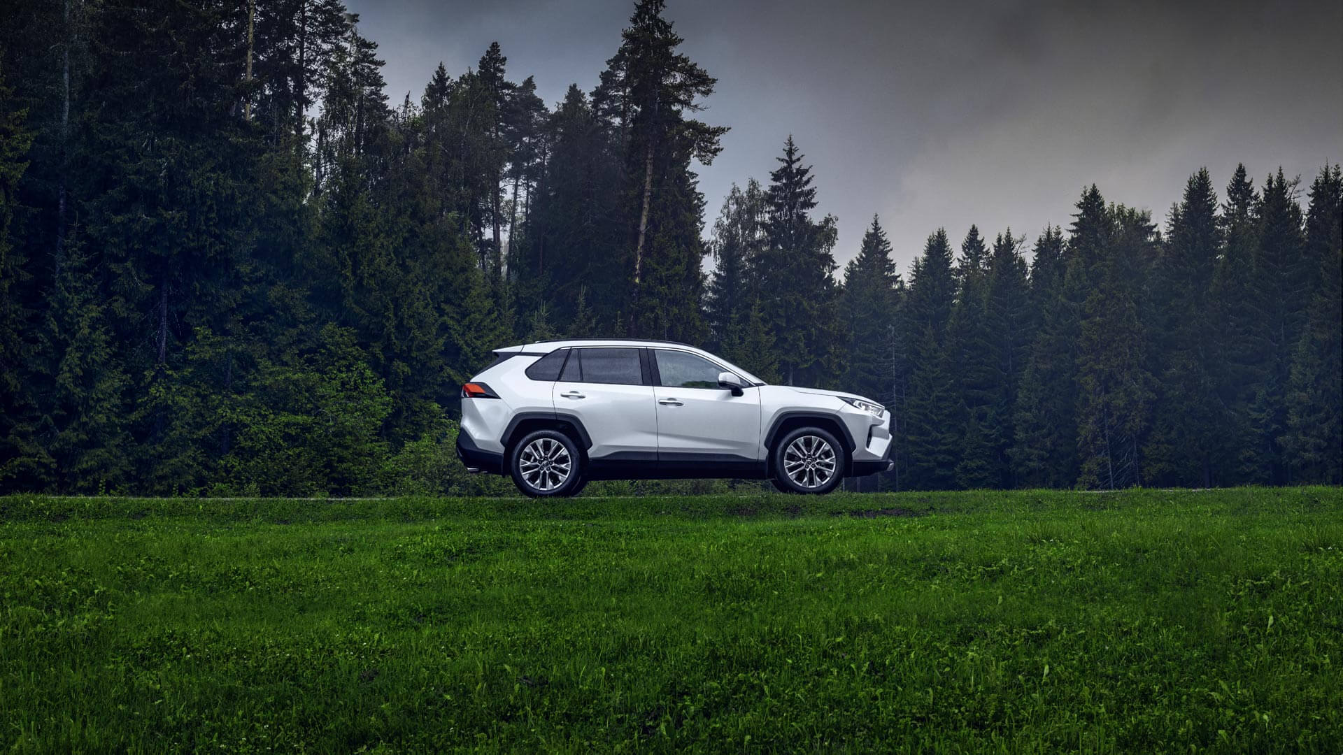 Интерьер/салон нового автомобиля Toyota Rav4