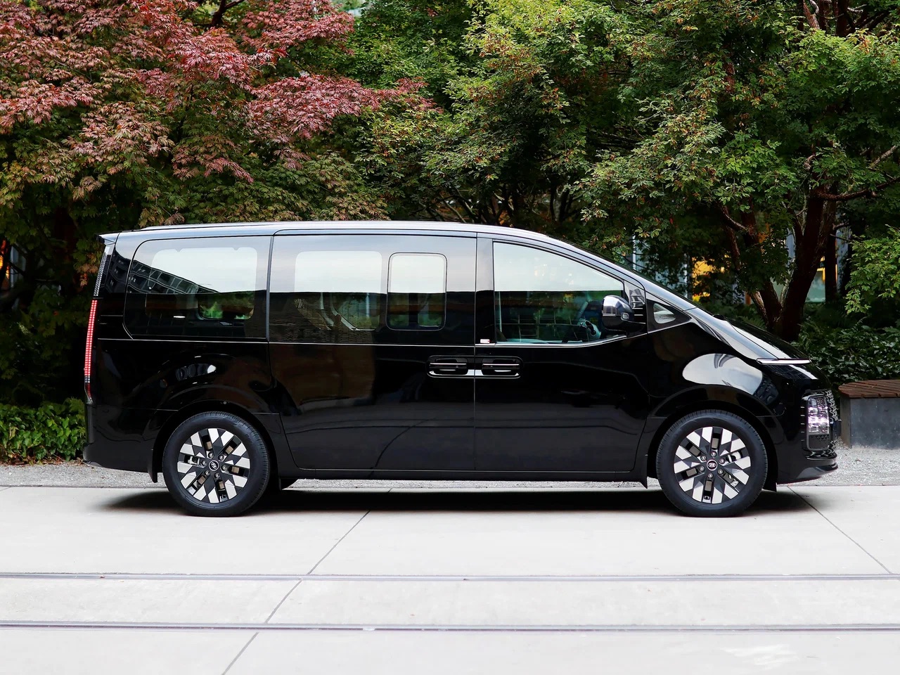 Интерьер/салон нового автомобиля Hyundai Staria