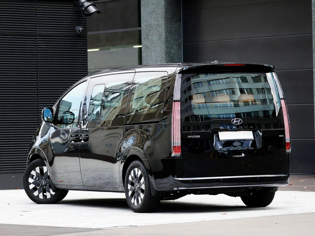 Интерьер/салон нового автомобиля Hyundai Staria