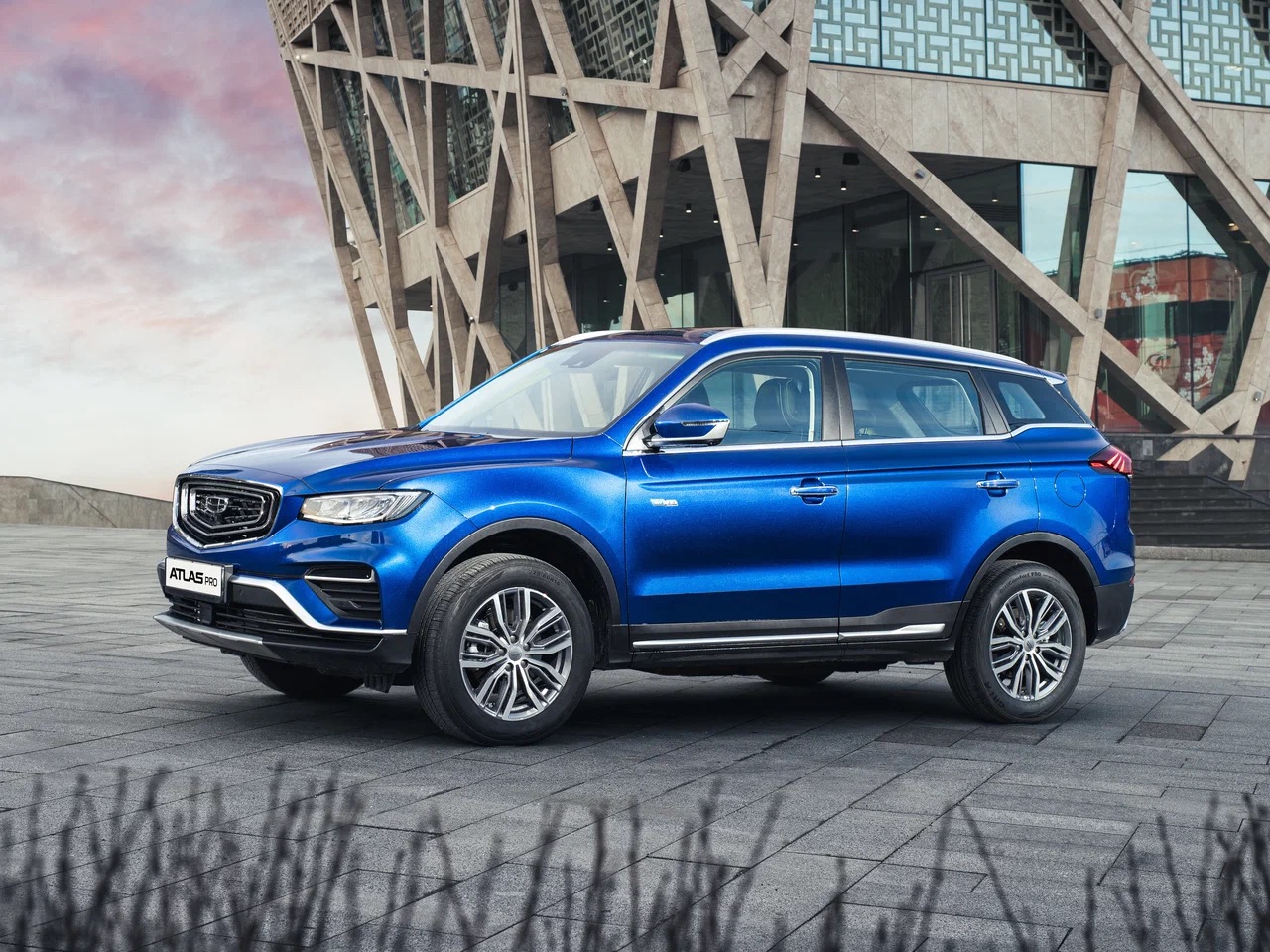 Интерьер/салон нового автомобиля Geely Atlas Pro