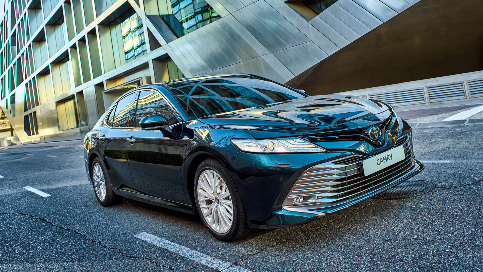 Интерьер/салон нового автомобиля Toyota Camry