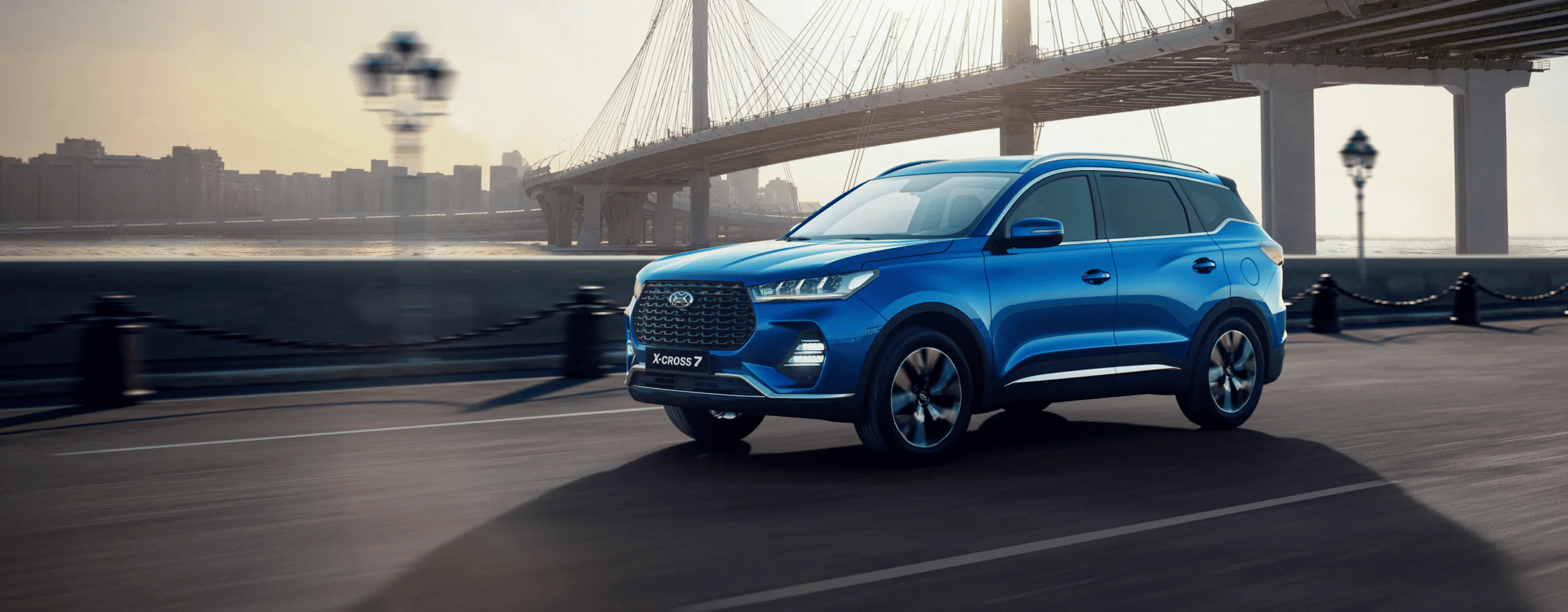 Интерьер/салон нового автомобиля Xcite X-Cross 7