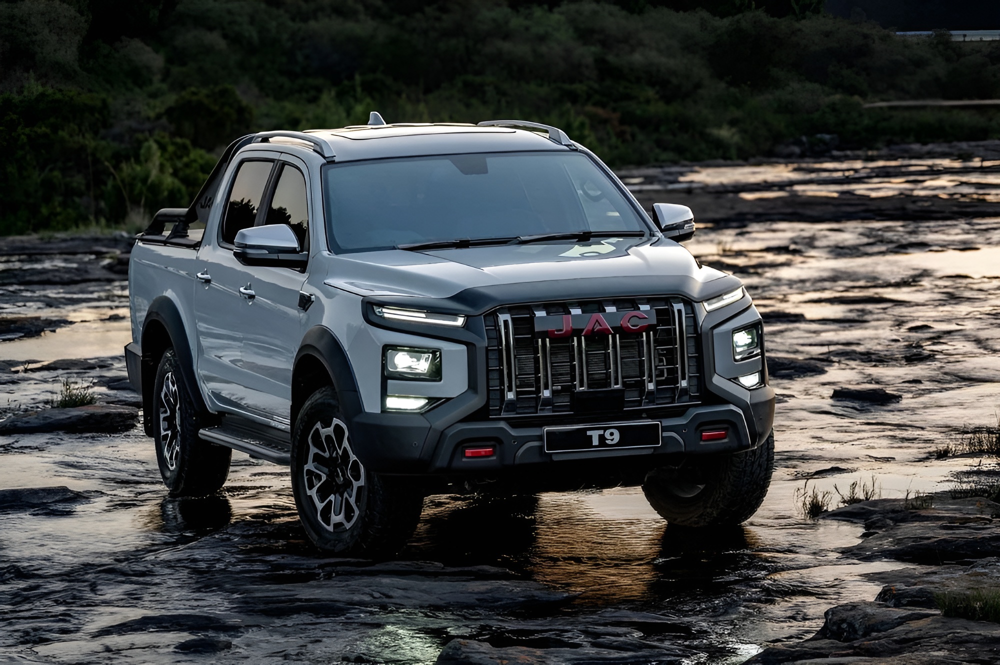 Интерьер/салон нового автомобиля JAC T9