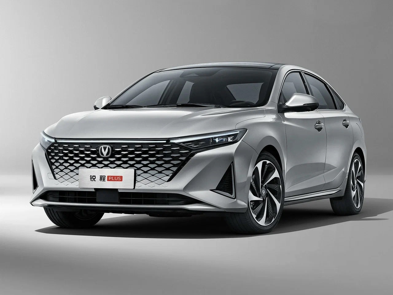 Интерьер/салон нового автомобиля Changan Raeton Plus