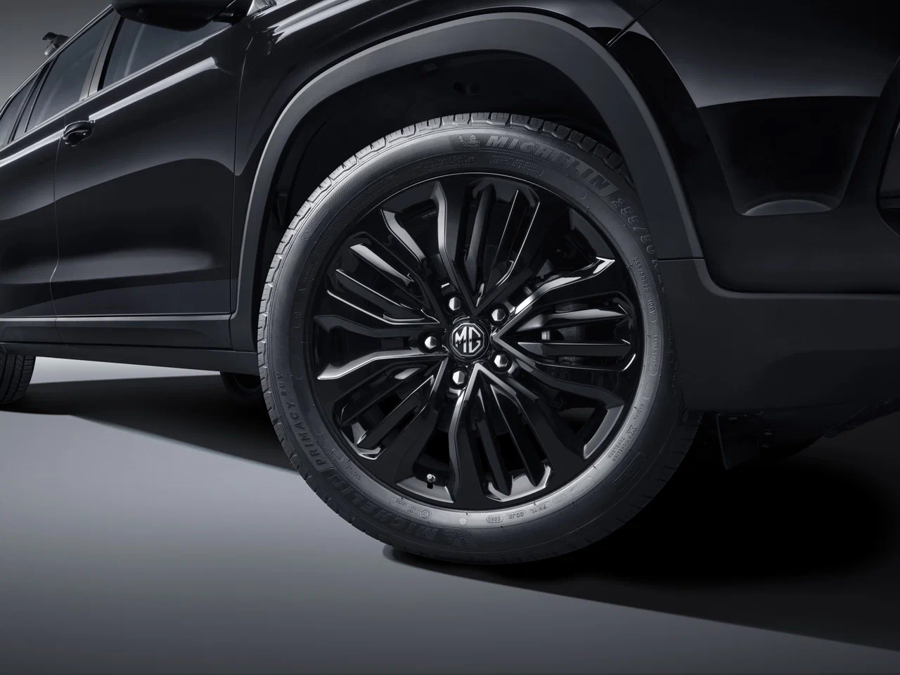 Интерьер/салон нового автомобиля MG RX8