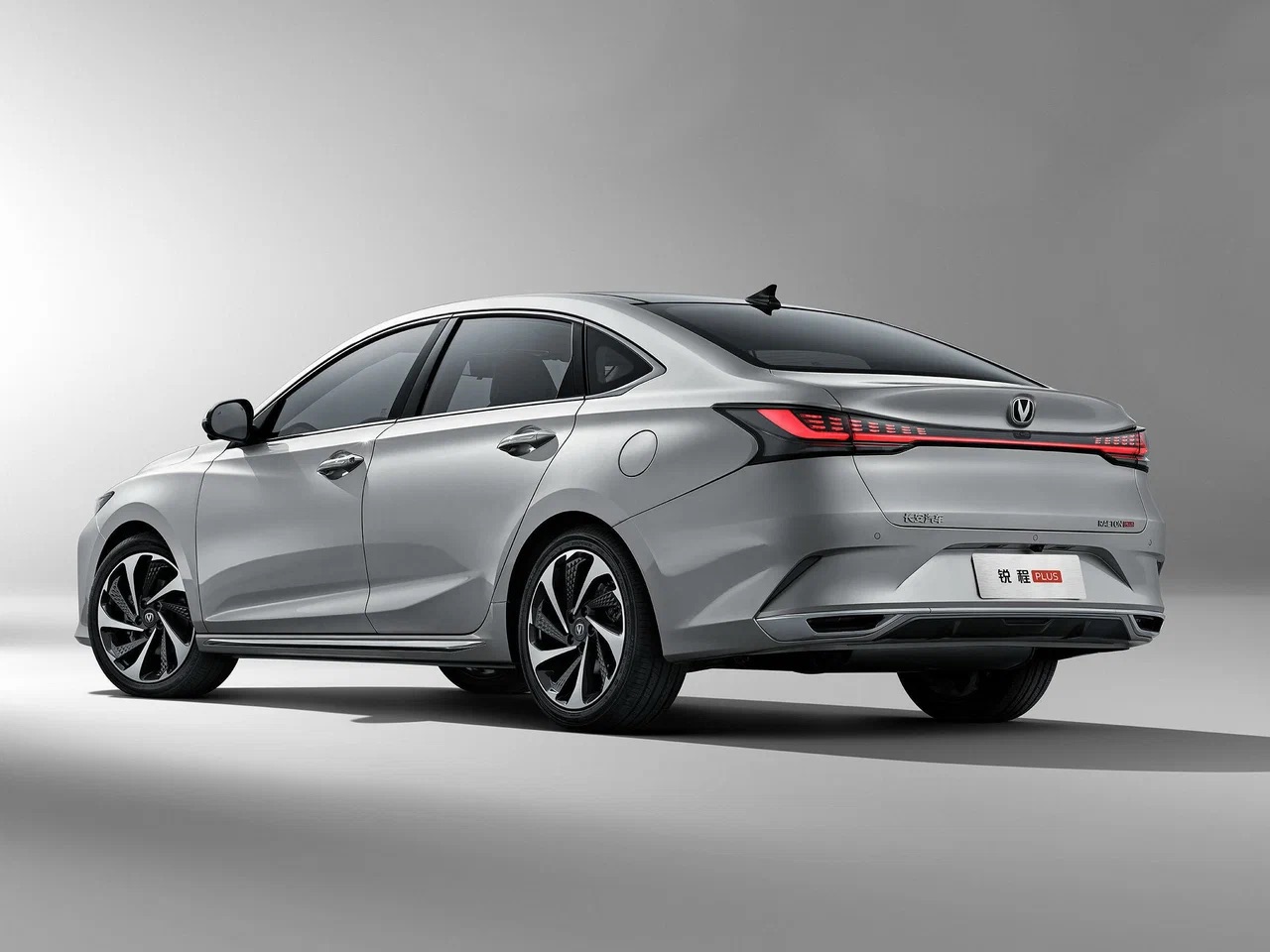 Интерьер/салон нового автомобиля Changan Raeton Plus