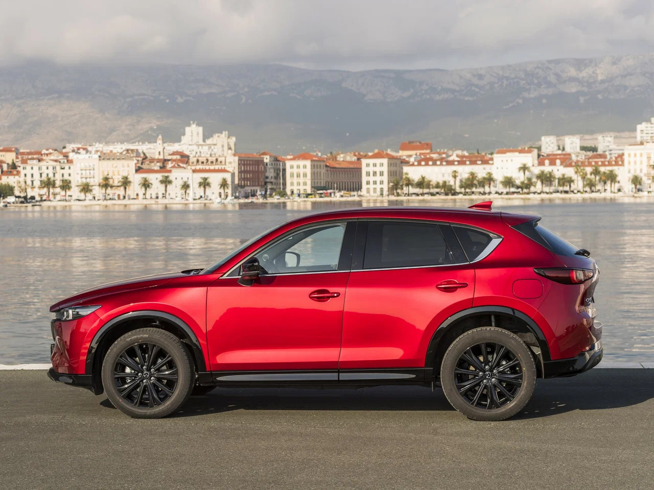 Интерьер/салон нового автомобиля Mazda CX-5