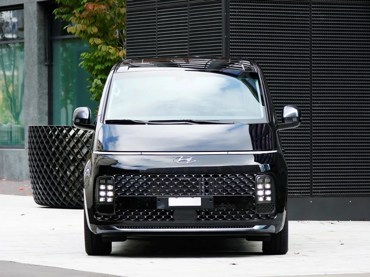 Интерьер/салон нового автомобиля Hyundai Staria