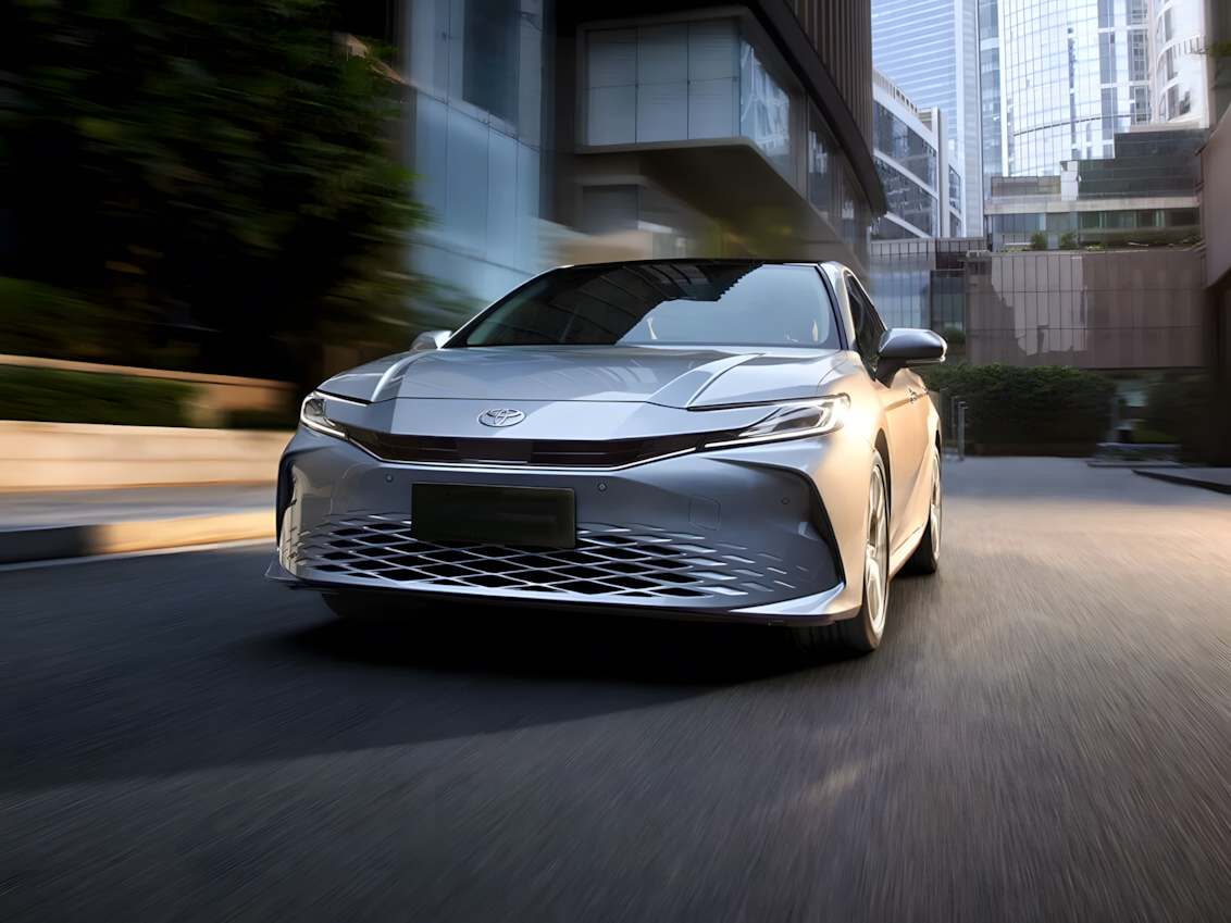 Интерьер/салон нового автомобиля Toyota Camry
