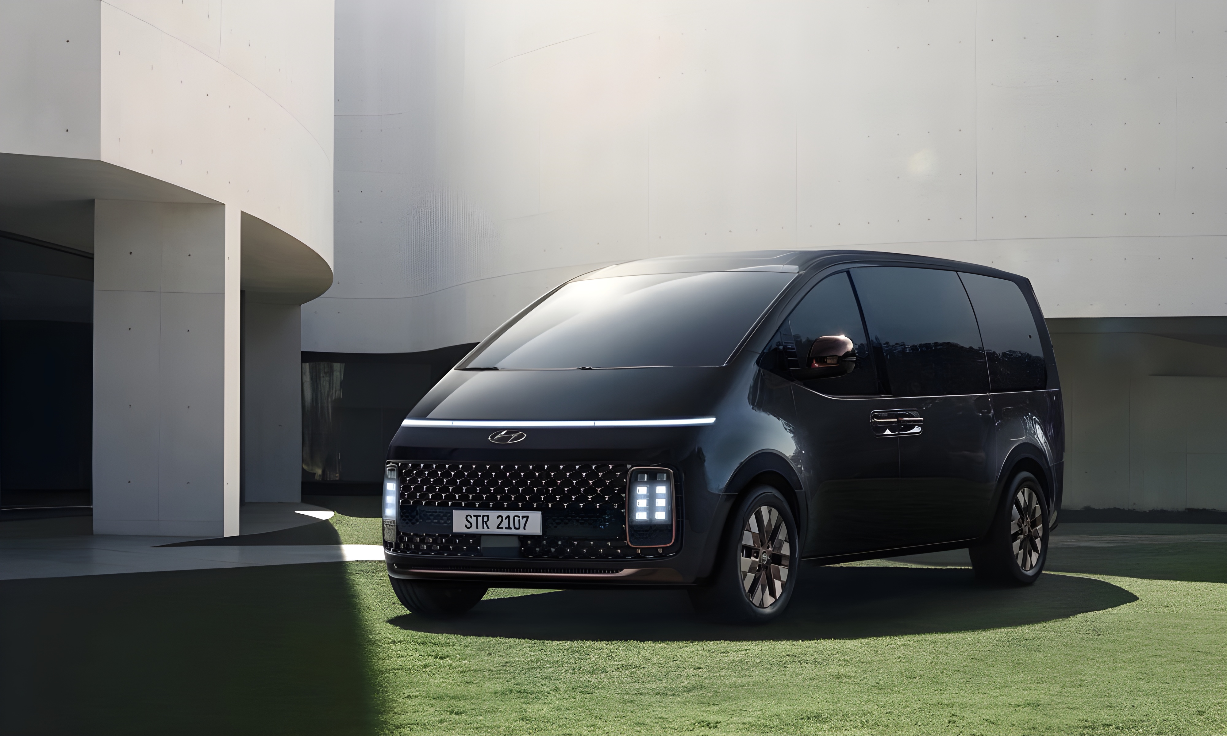 Интерьер/салон нового автомобиля Hyundai Staria