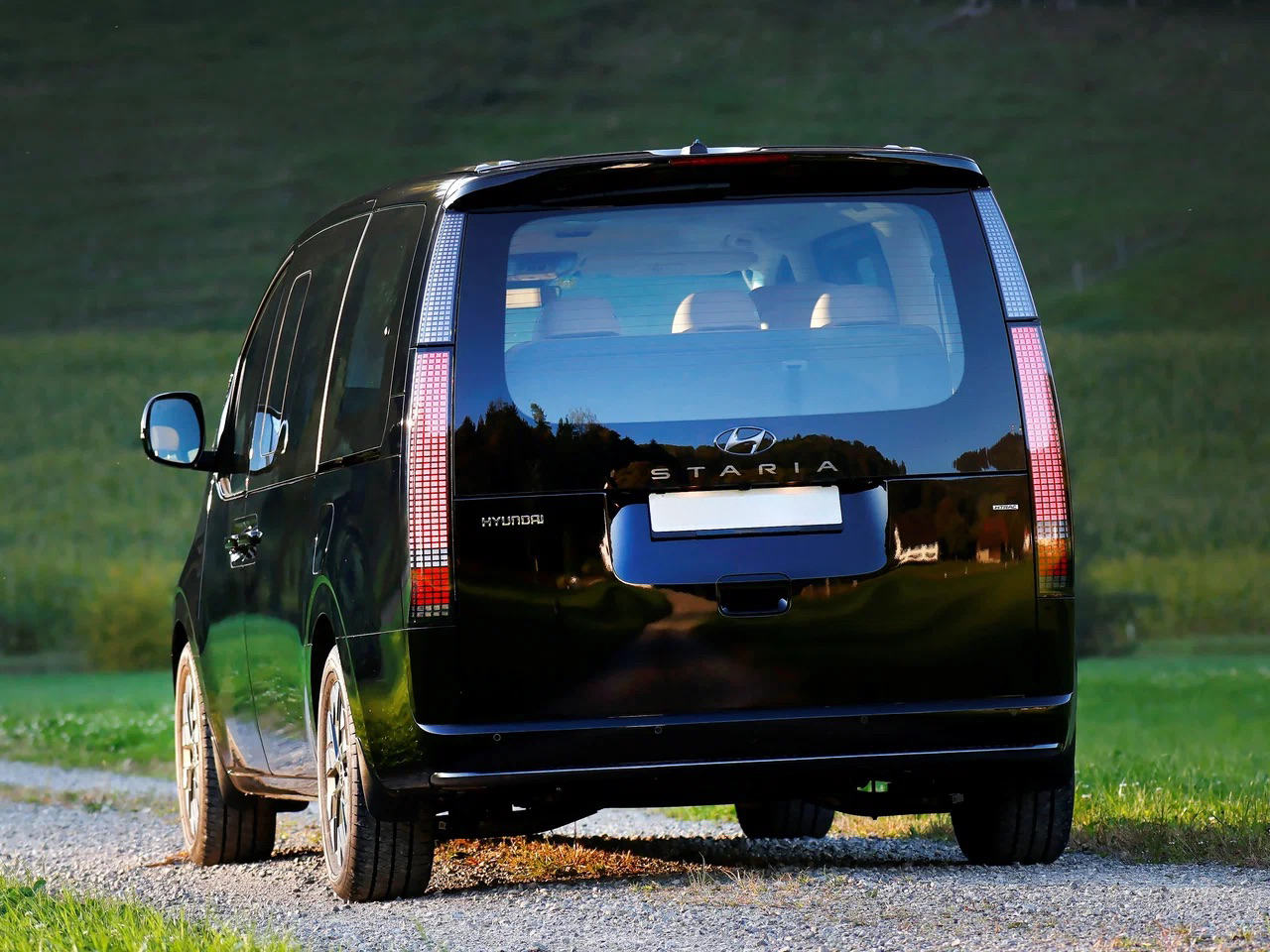 Интерьер/салон нового автомобиля Hyundai Staria