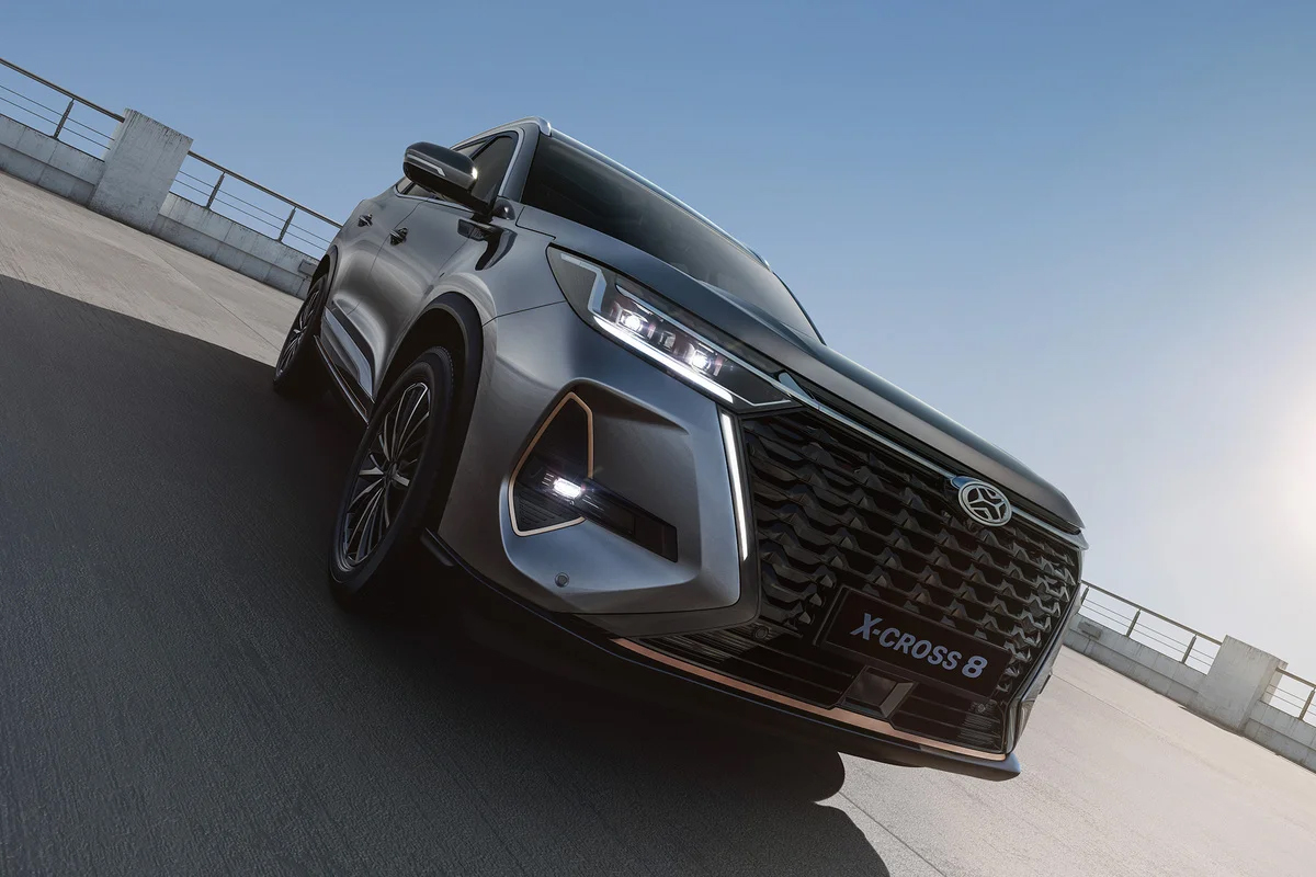 Интерьер/салон нового автомобиля Xcite X-Cross 8