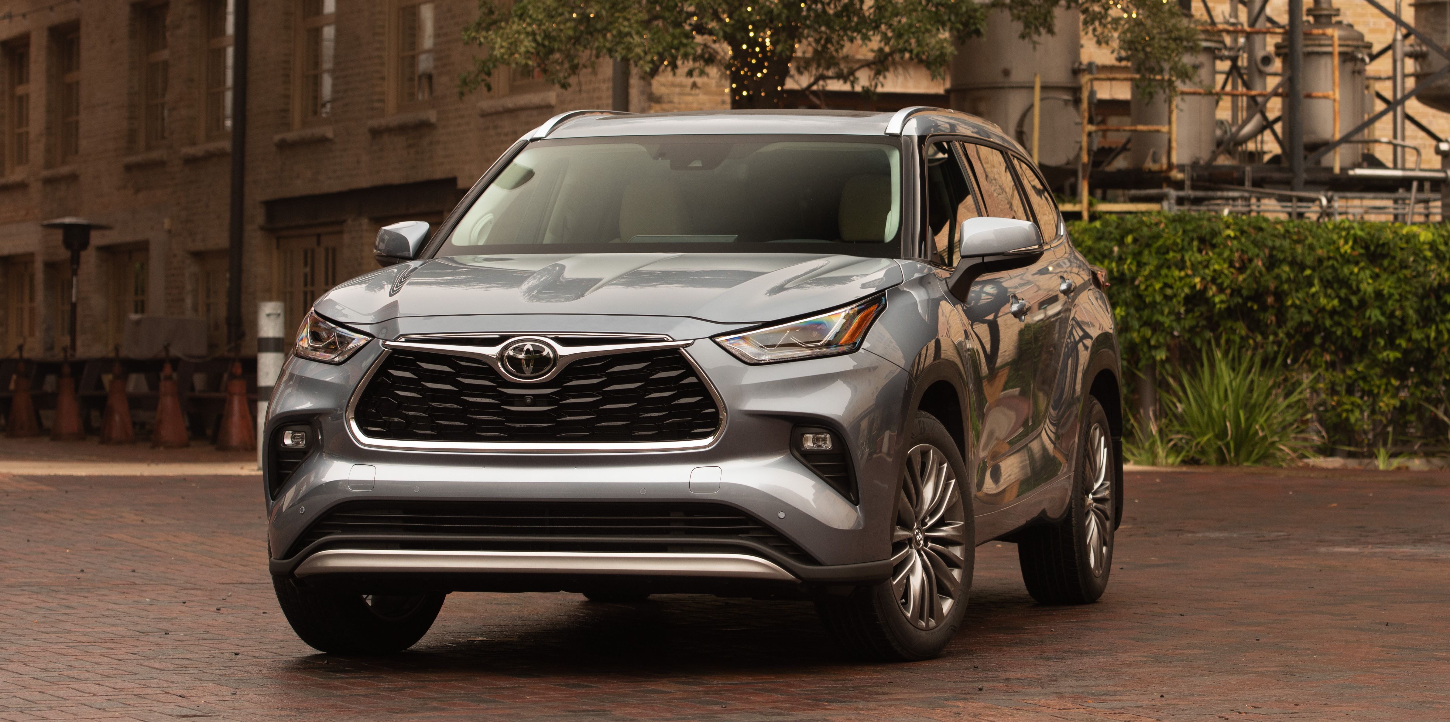 Интерьер/салон нового автомобиля Toyota Highlander