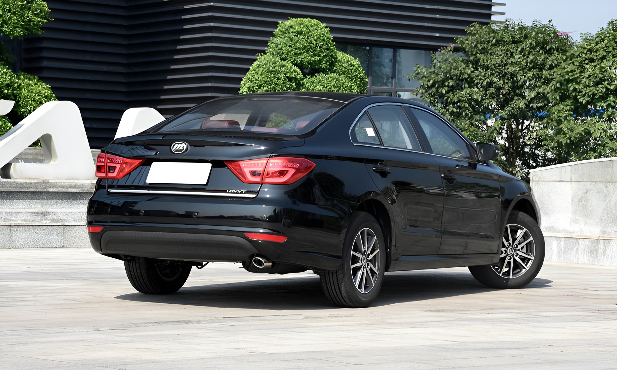 Внешний вид нового автомобиля Lifan Murman