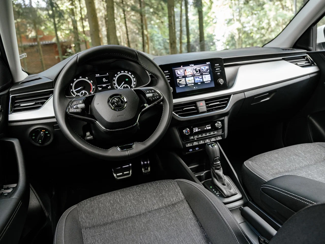 Интерьер/салон нового автомобиля Skoda Rapid