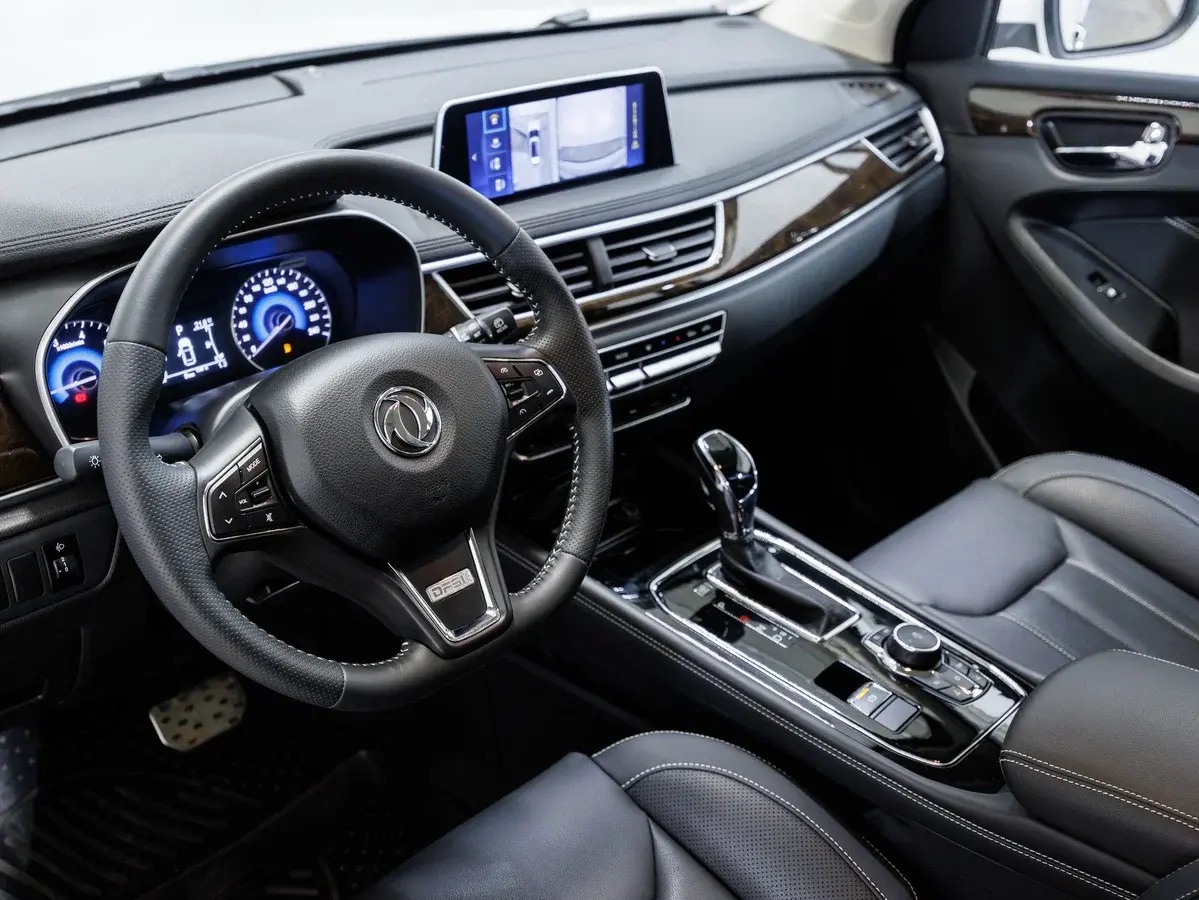 Интерьер/салон нового автомобиля DongFeng 580
