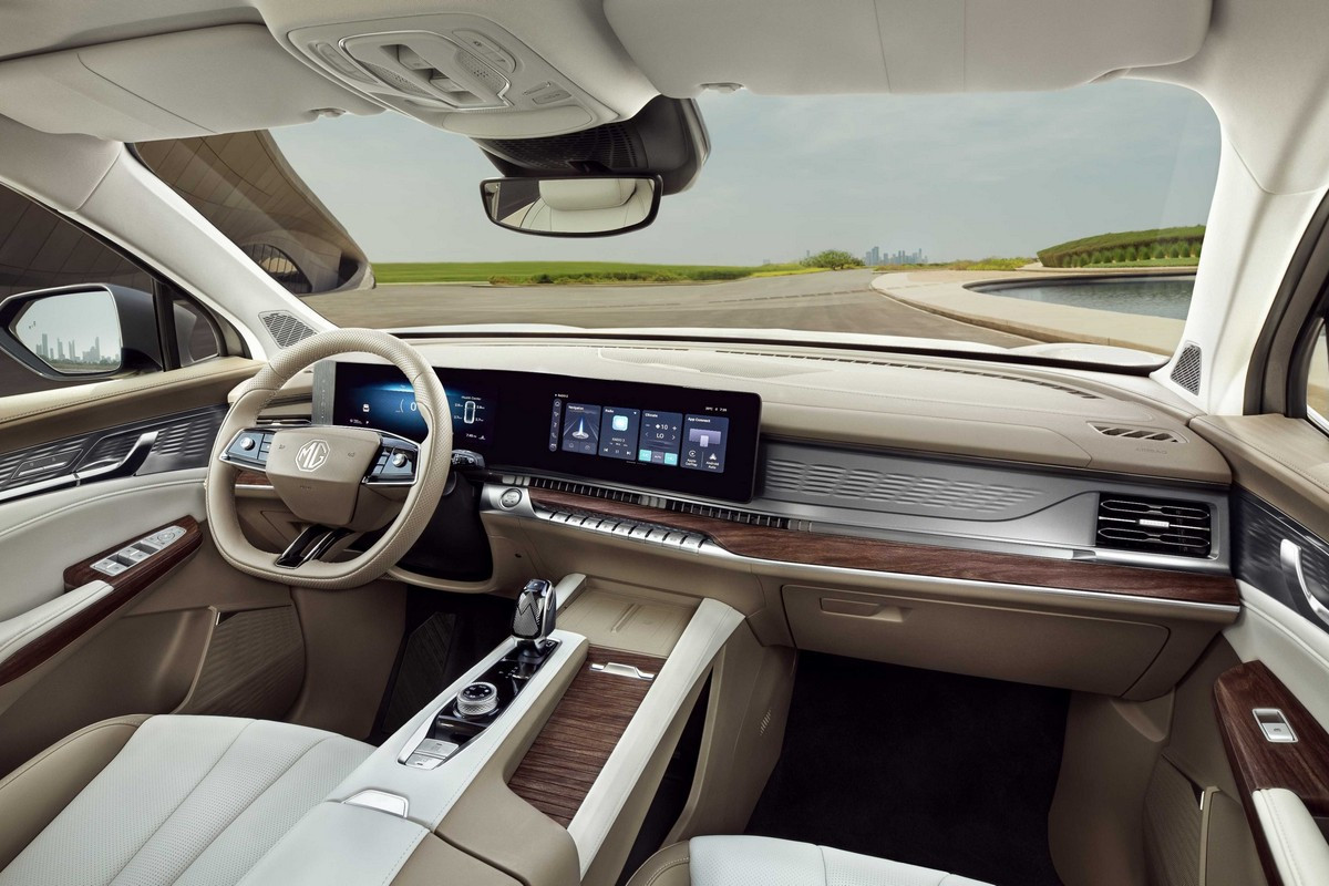 Интерьер/салон нового автомобиля MG RX9