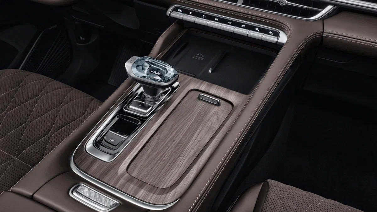 Интерьер/салон нового автомобиля Geely Monjaro New