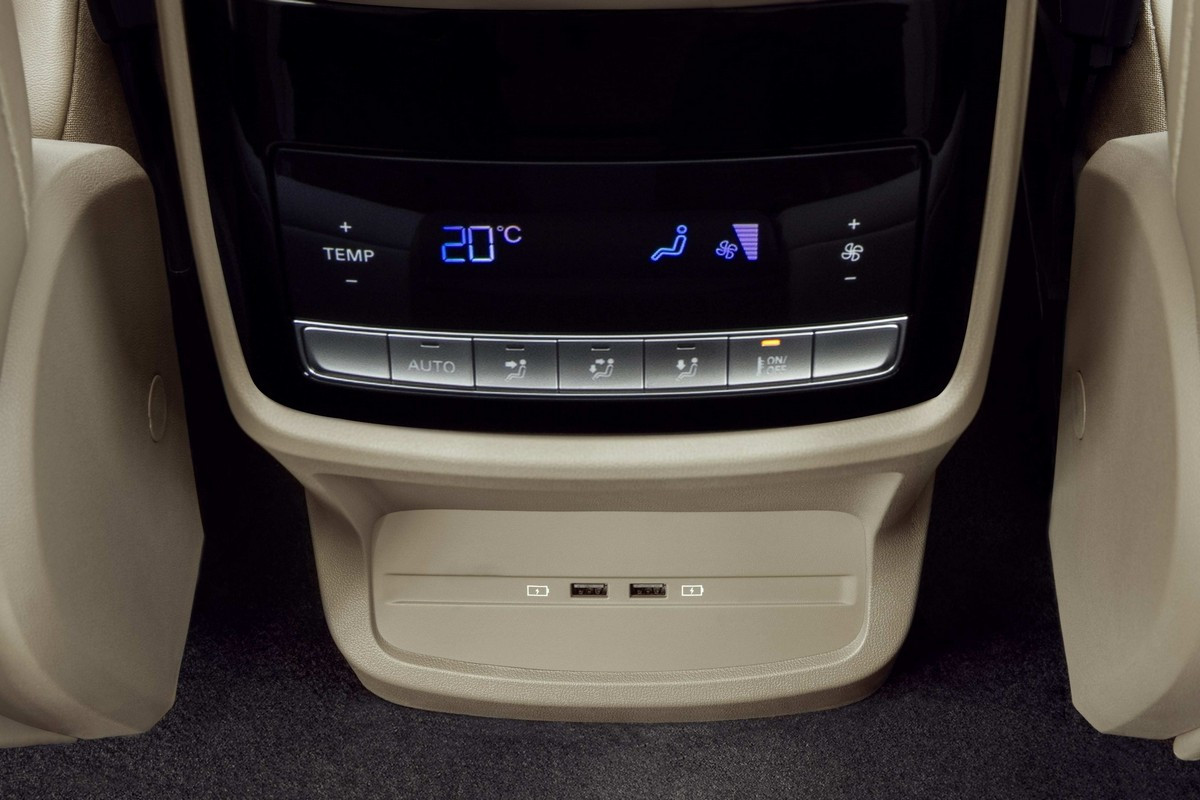 Интерьер/салон нового автомобиля MG RX9