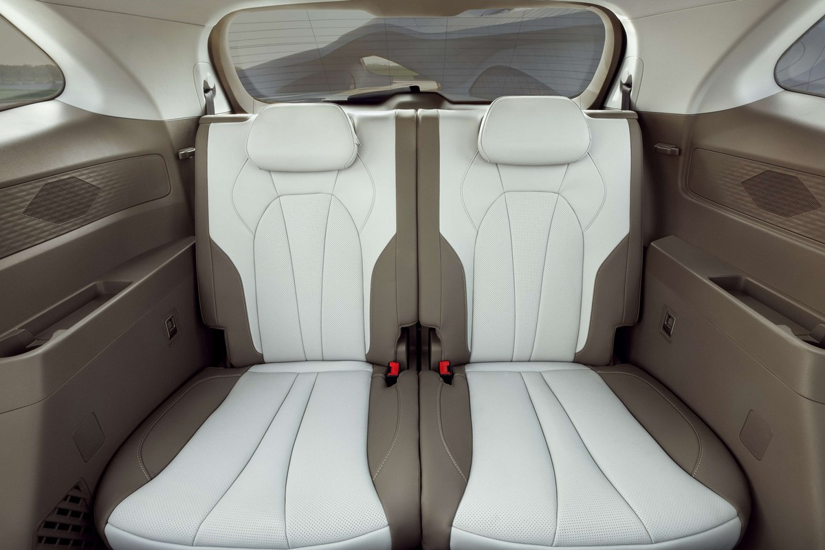 Интерьер/салон нового автомобиля MG RX9