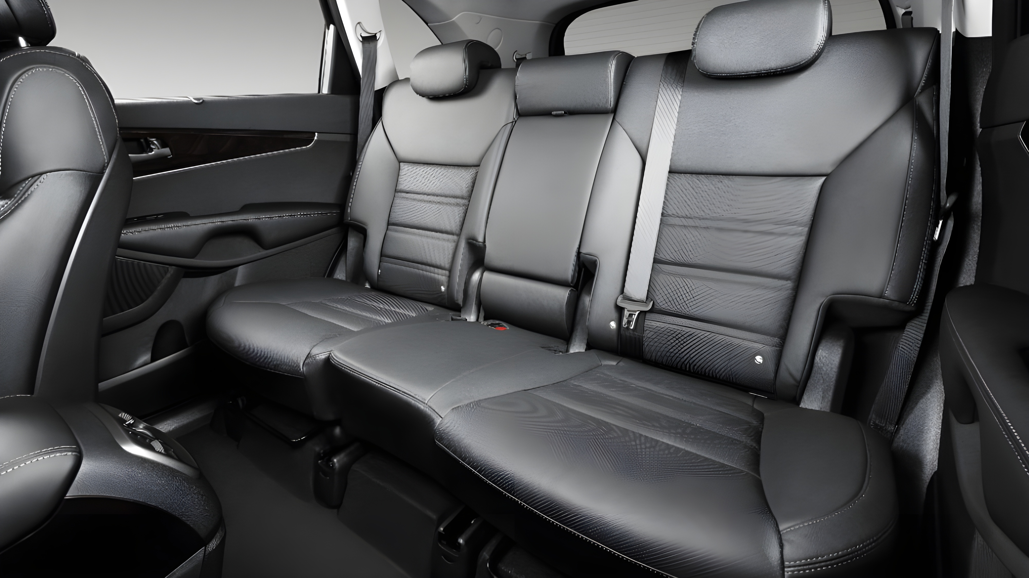 Интерьер/салон нового автомобиля SWM G01