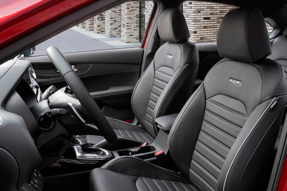 Интерьер/салон нового автомобиля Kia Cerato