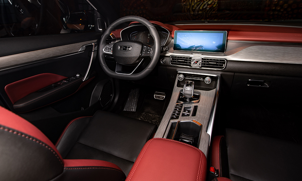 Интерьер/салон нового автомобиля Geely Coolray
