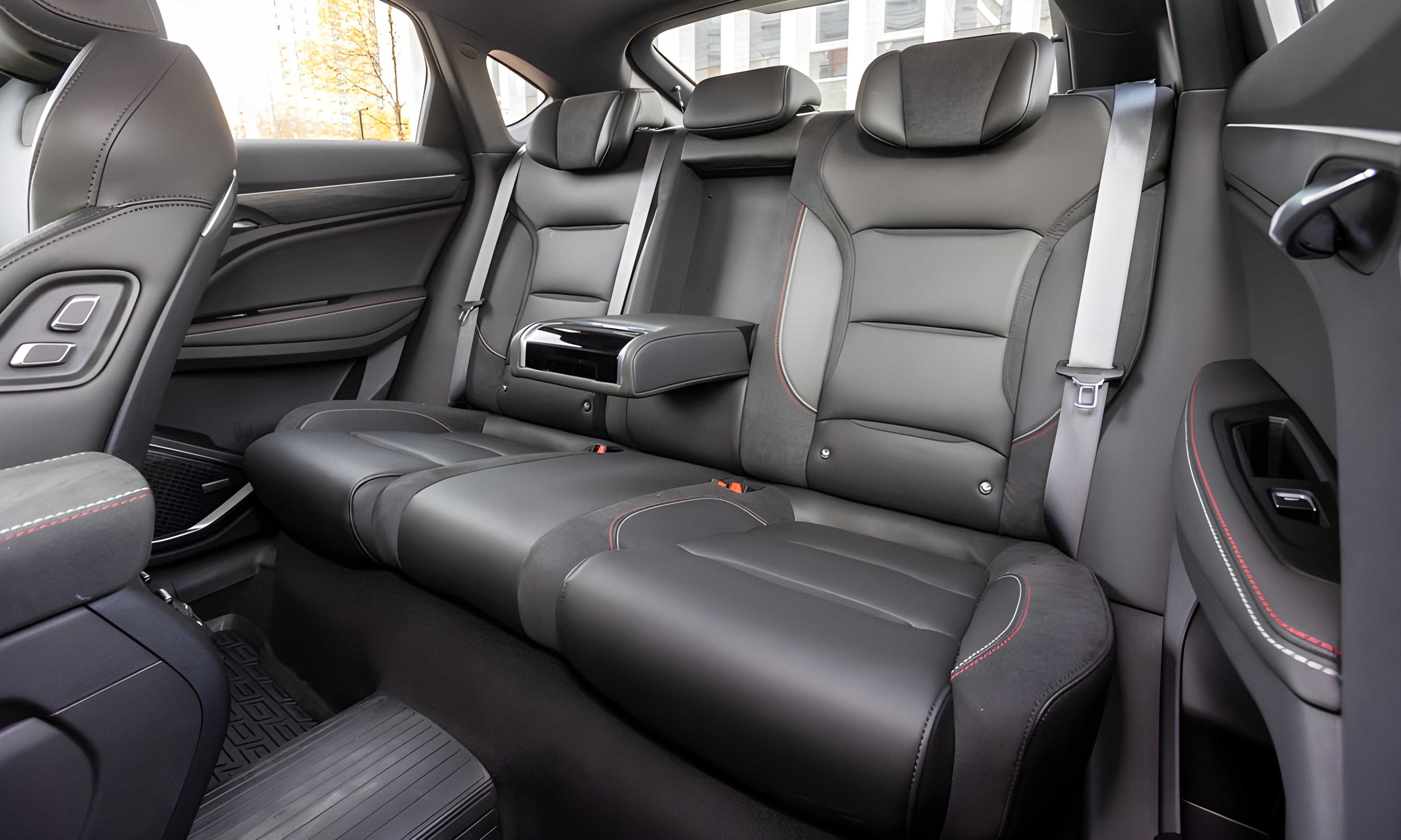 Интерьер/салон нового автомобиля Geely Tugella