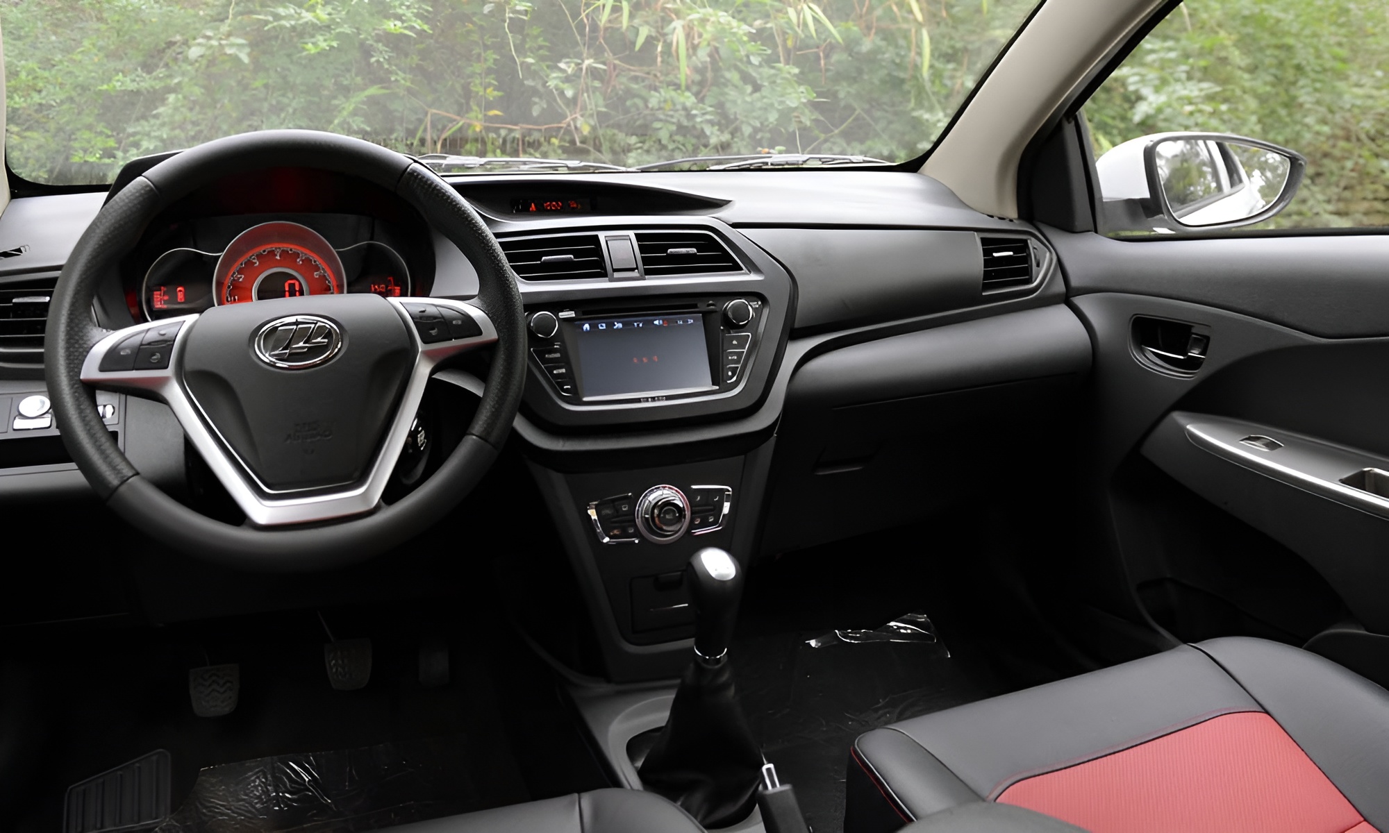 Интерьер/салон нового автомобиля Lifan X50