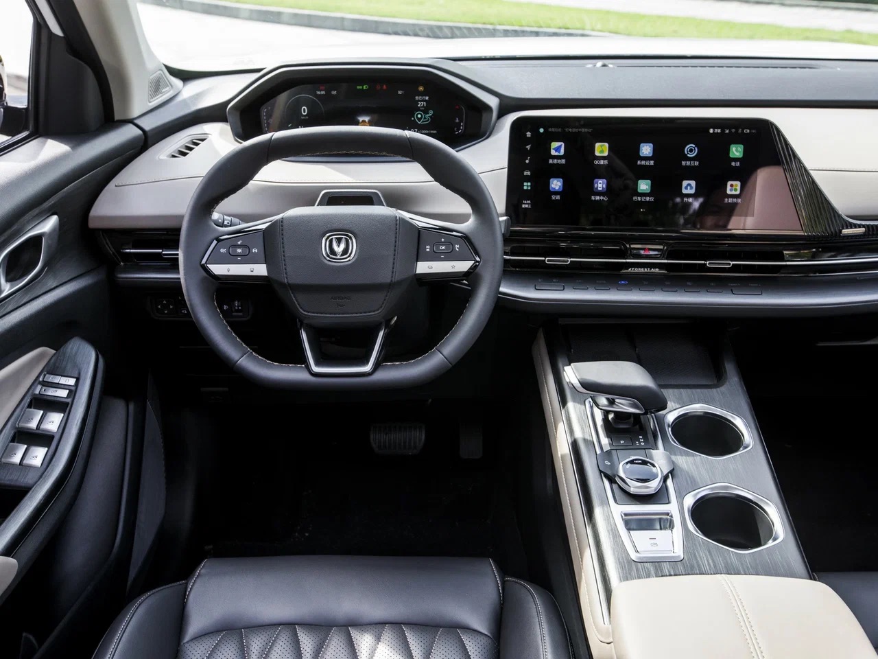 Интерьер/салон нового автомобиля Changan UNI-S