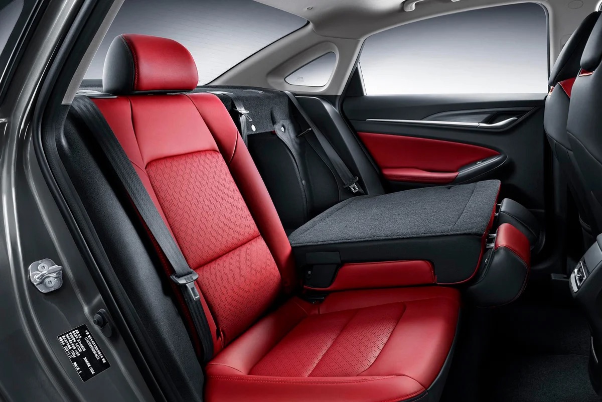 Интерьер/салон нового автомобиля Changan Eado Plus