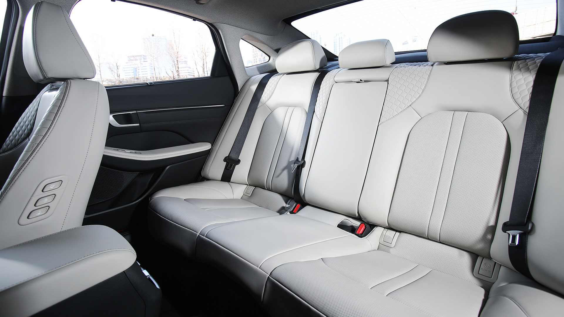 Интерьер/салон нового автомобиля Hyundai Sonata