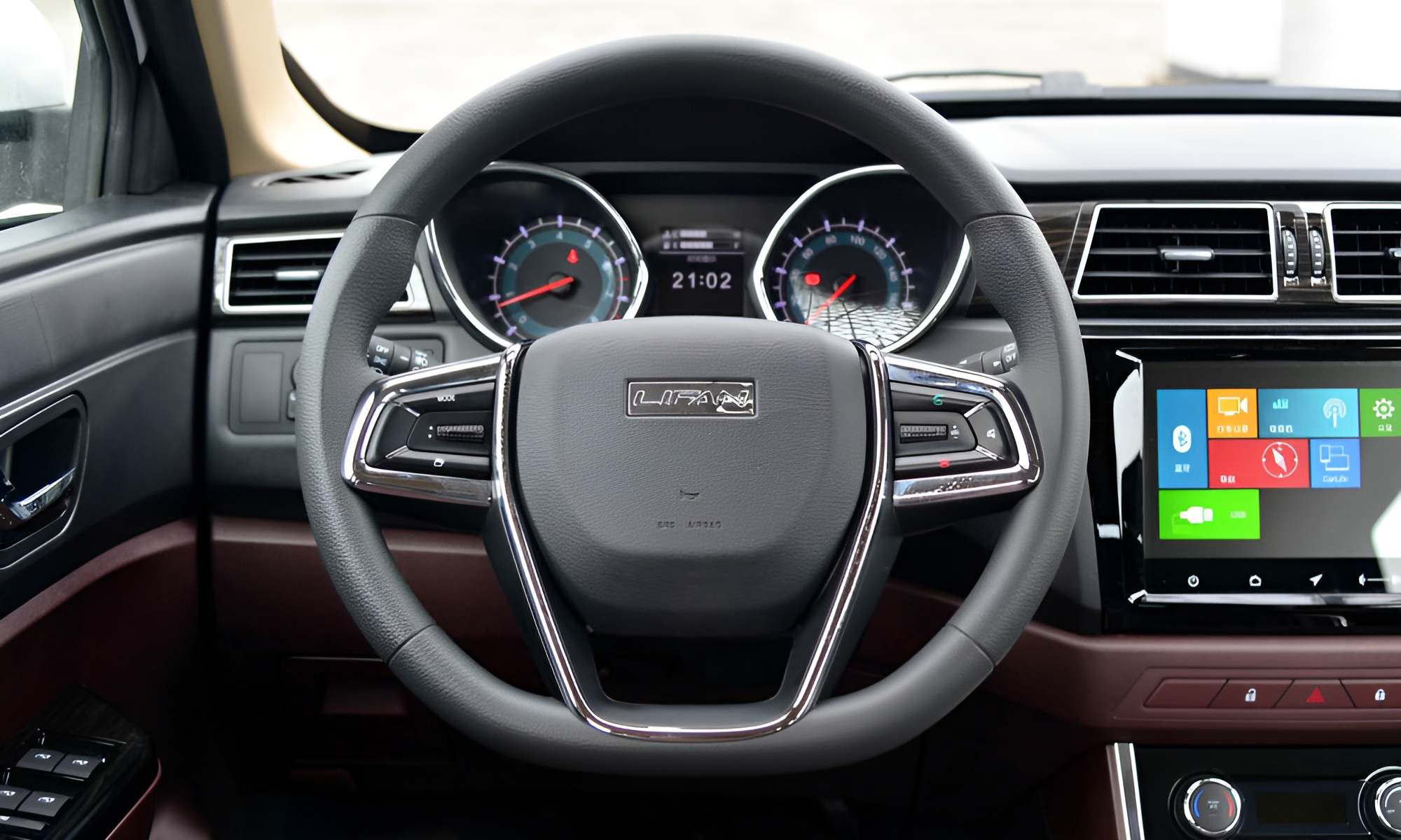 Интерьер/салон нового автомобиля Lifan Myway