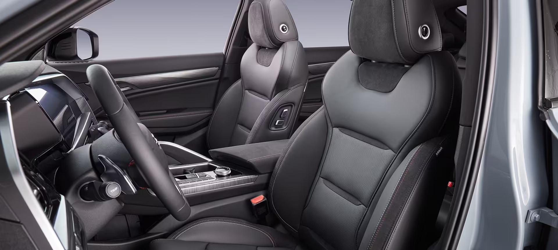 Интерьер/салон нового автомобиля Geely Tugella