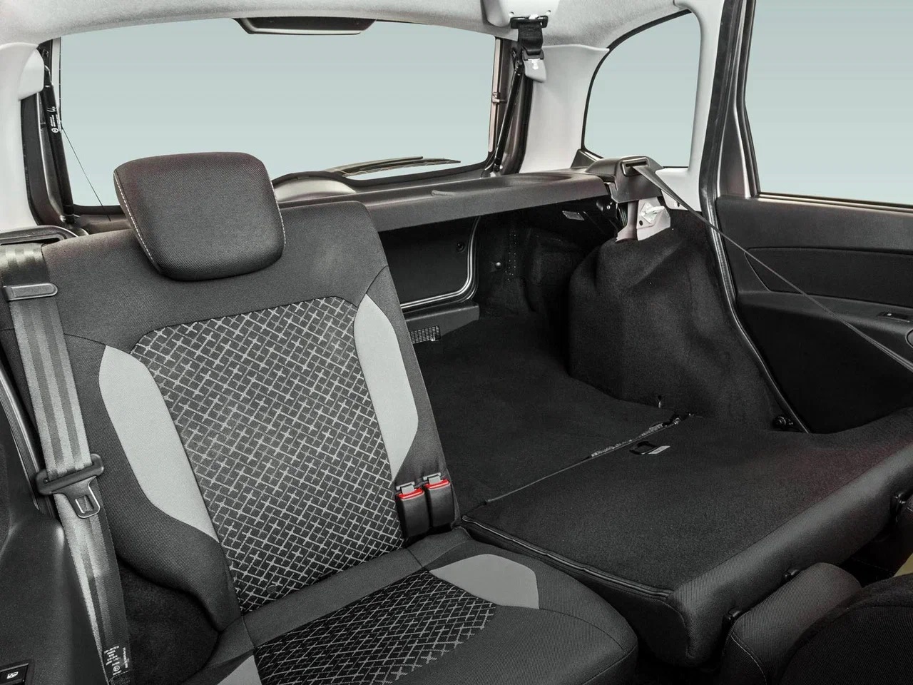 Интерьер/салон нового автомобиля LADA Granta Универсал