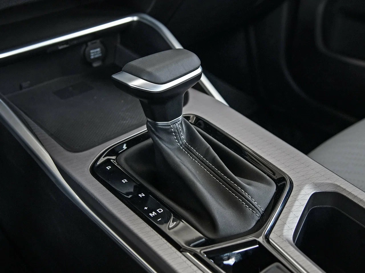 Интерьер/салон нового автомобиля Geely Emgrand