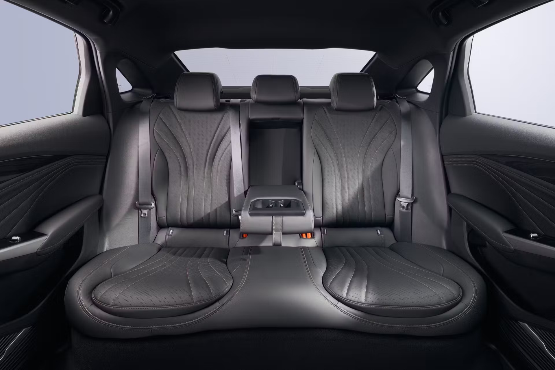 Интерьер/салон нового автомобиля Geely Preface