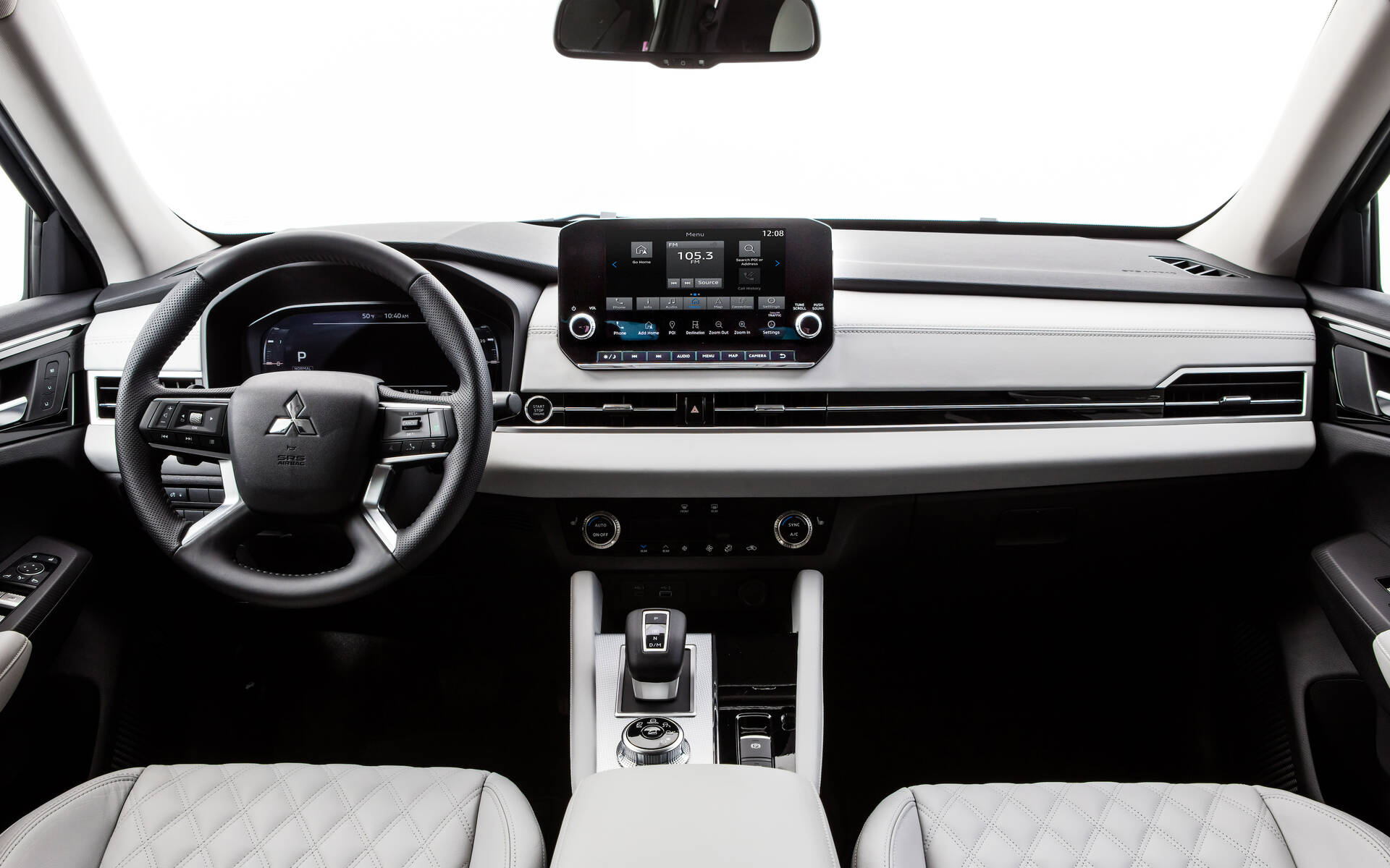 Интерьер/салон нового автомобиля Mitsubishi Outlander