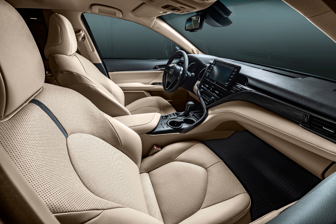 Интерьер/салон нового автомобиля Toyota Camry
