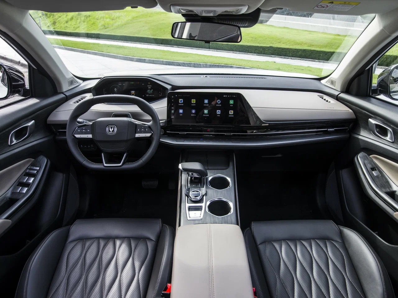 Интерьер/салон нового автомобиля Changan UNI-S