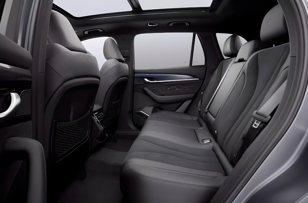 Интерьер/салон нового автомобиля Geely Monjaro