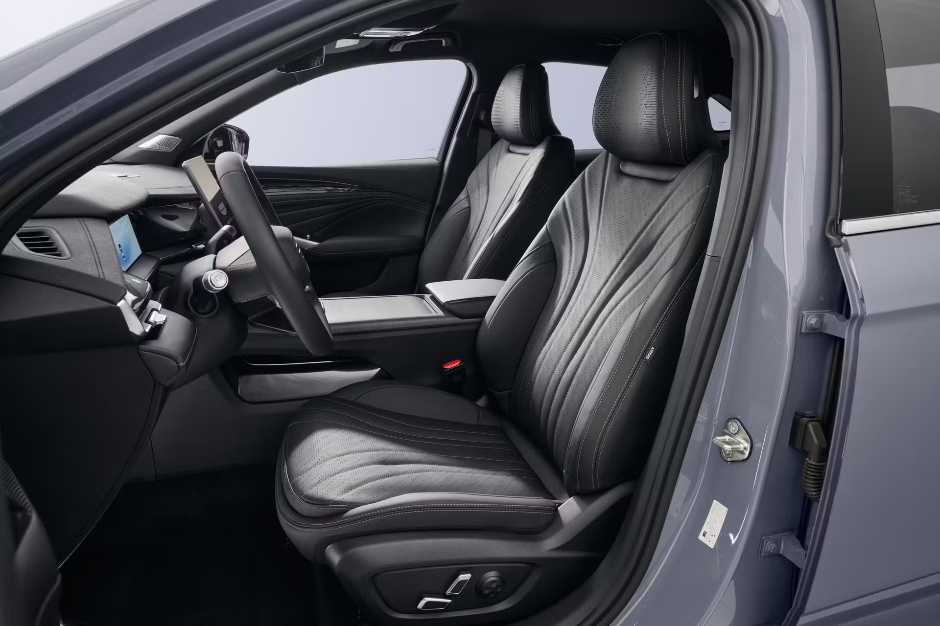 Интерьер/салон нового автомобиля Geely Preface