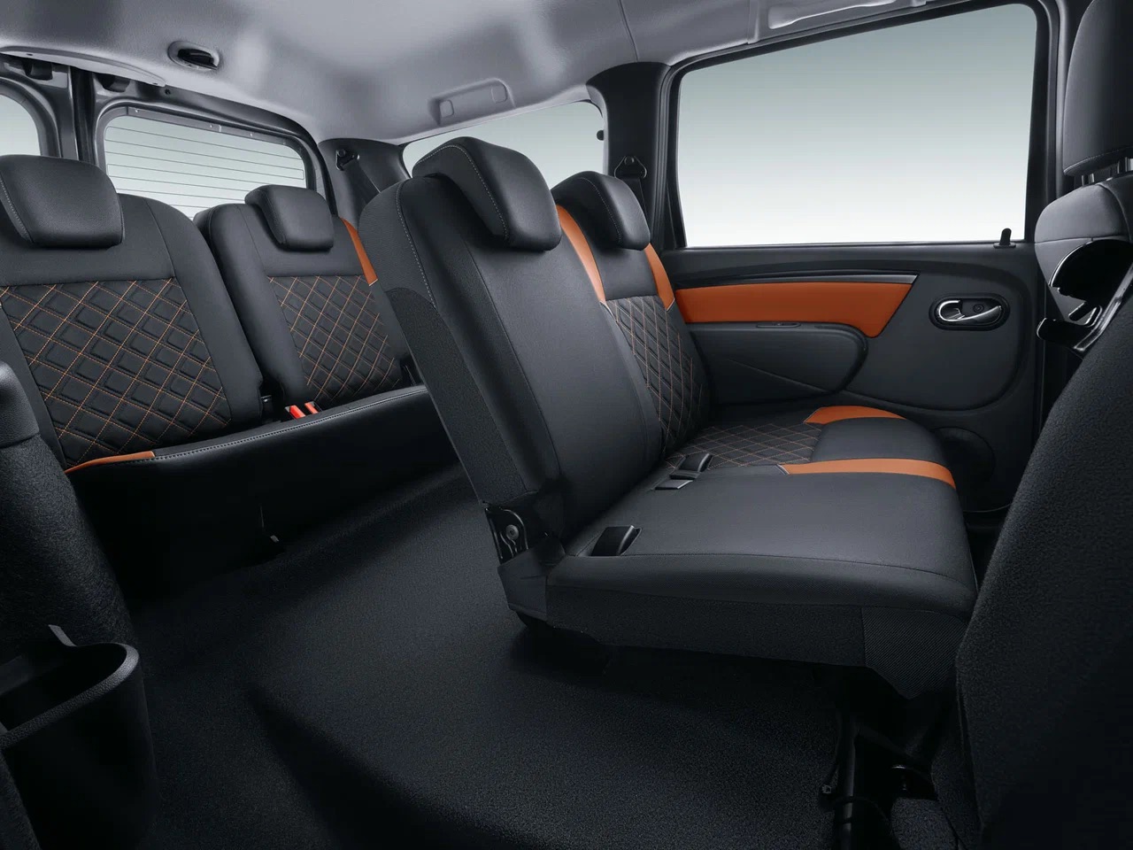 Интерьер/салон нового автомобиля LADA Largus 7 мест