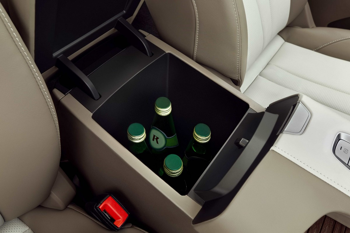 Интерьер/салон нового автомобиля MG RX9