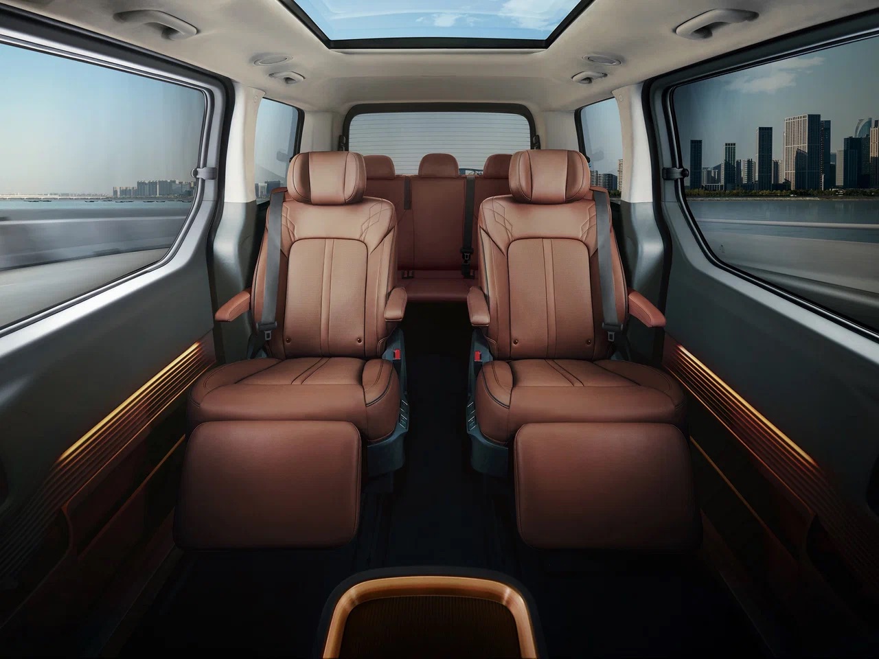 Интерьер/салон нового автомобиля Hyundai Staria