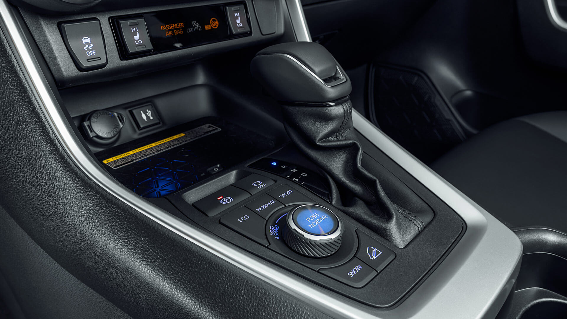 Интерьер/салон нового автомобиля Toyota Rav4