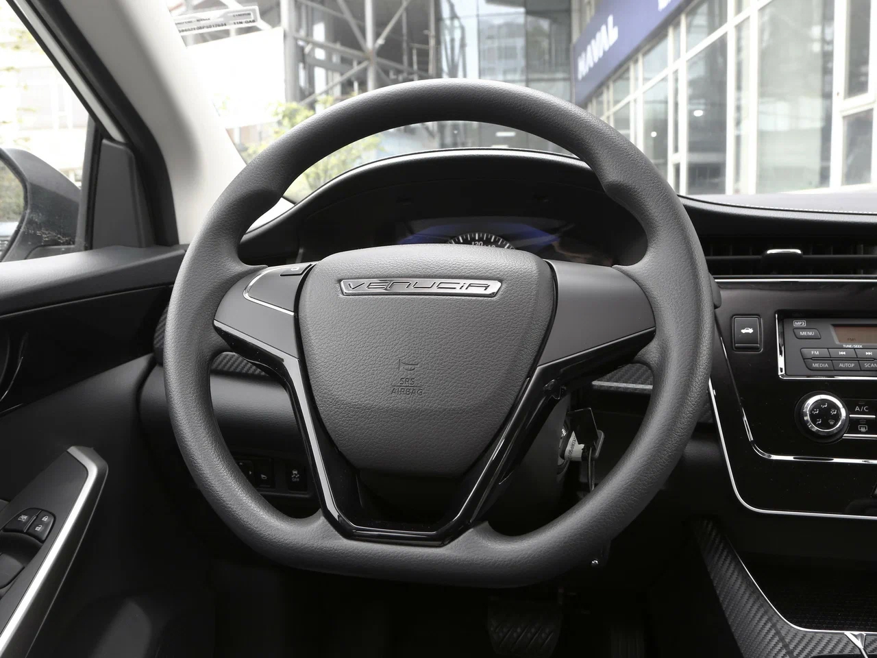 Интерьер/салон нового автомобиля Venucia D60 Plus