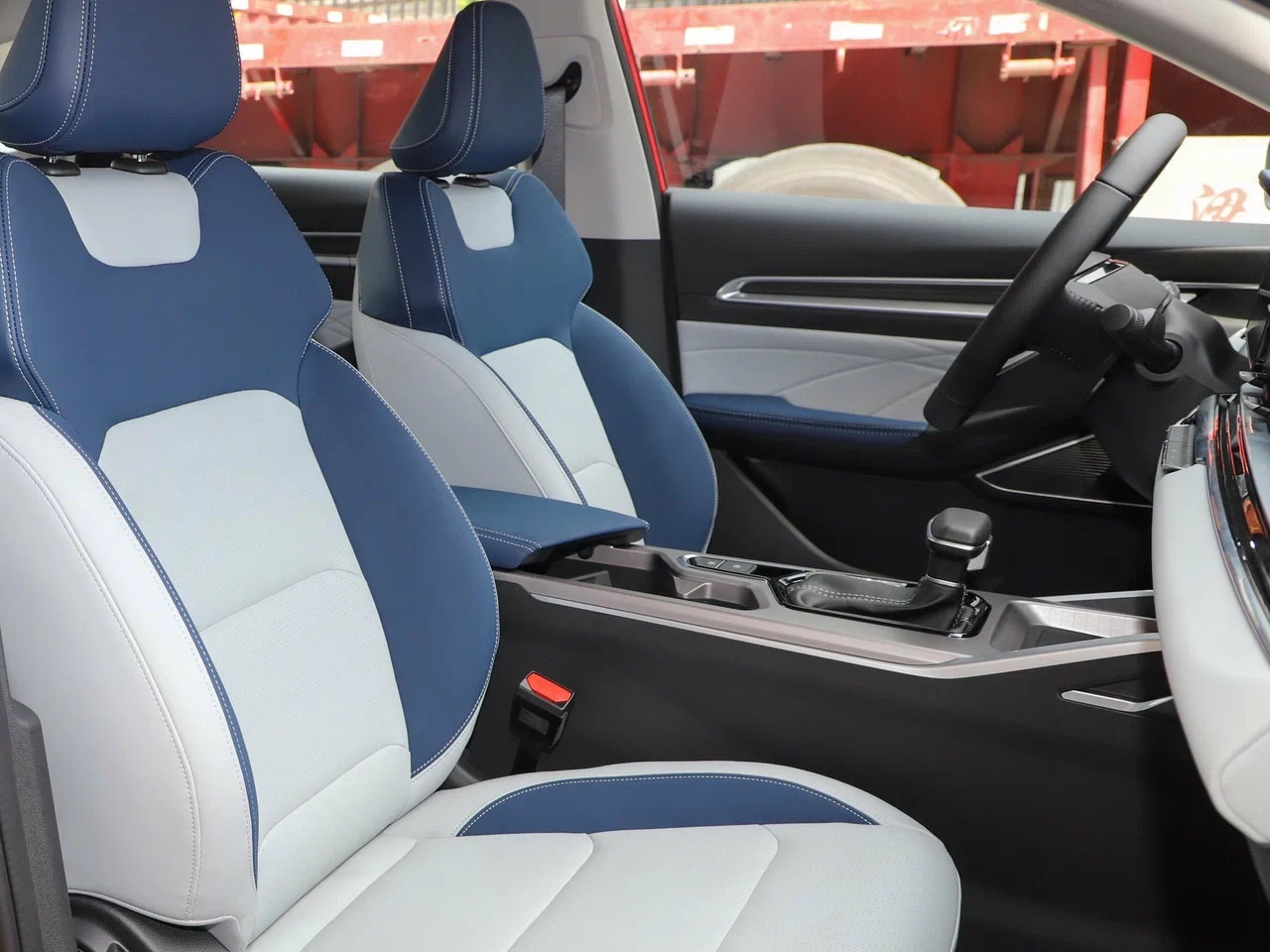 Интерьер/салон нового автомобиля Geely Emgrand