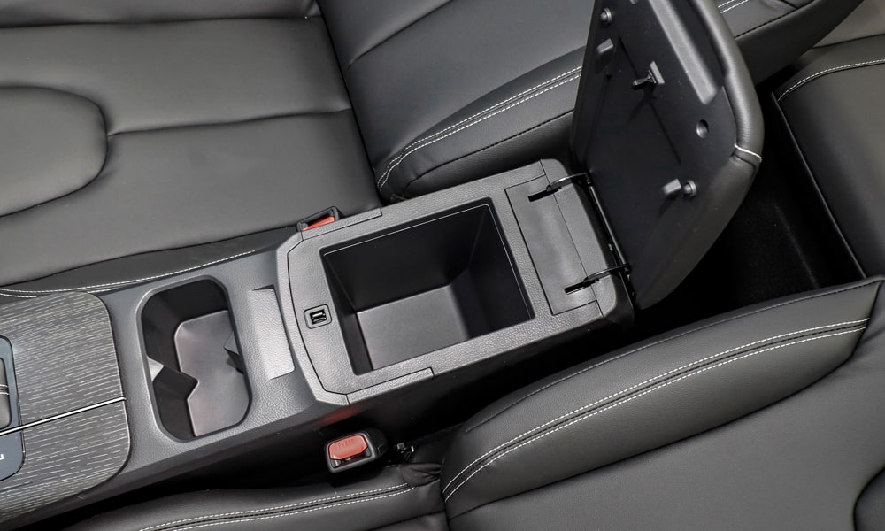 Интерьер/салон нового автомобиля Venucia D60 Plus